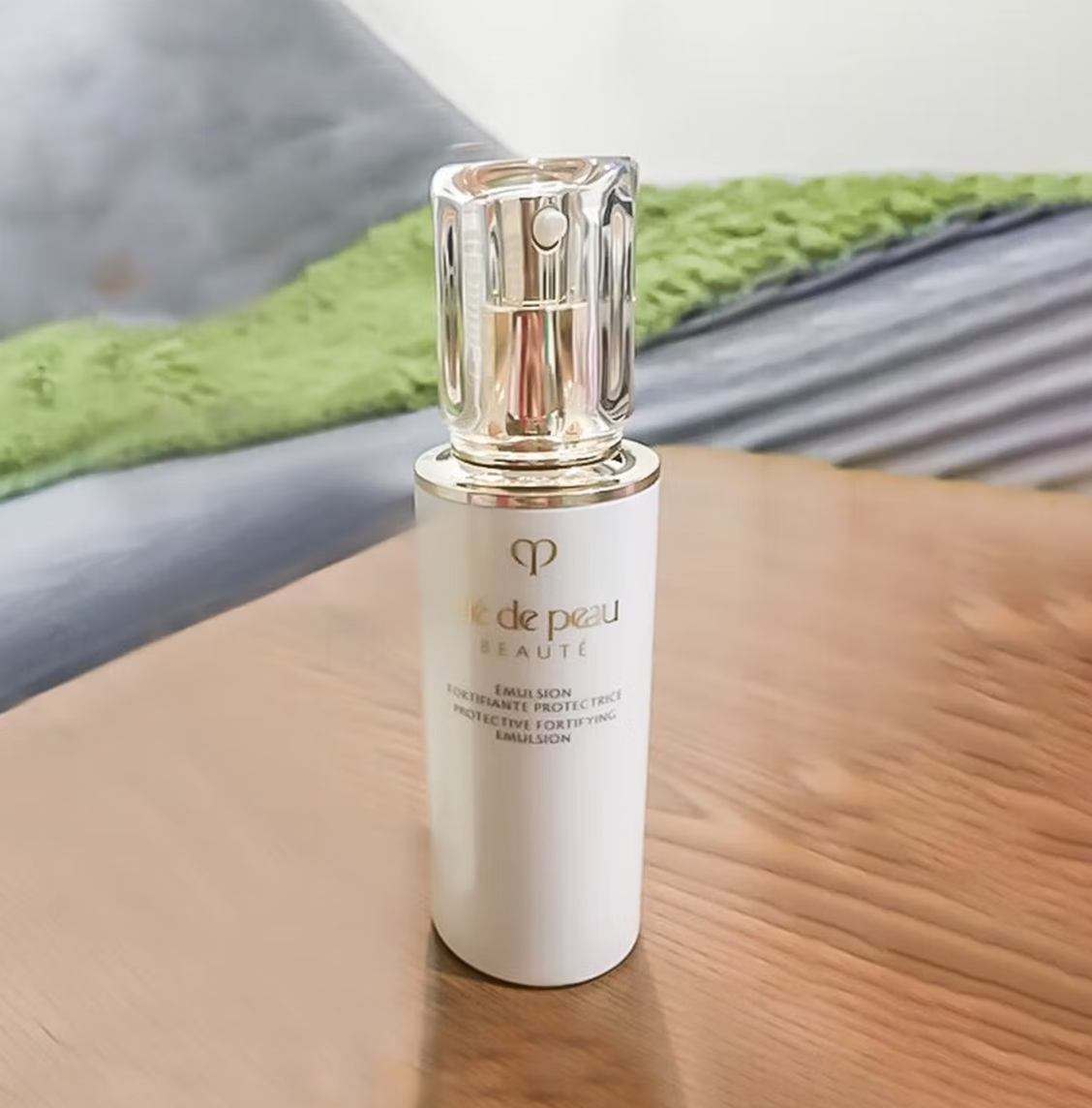 Cle de Peau Beaute CPB Day Moi - Face Moisturizer Spf avaliação e preço